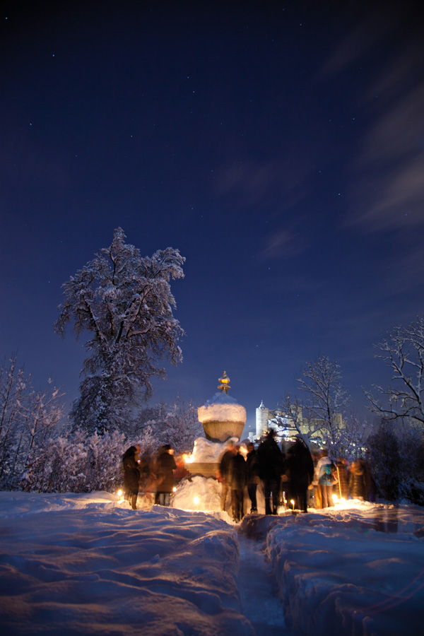 2014 2015 new years eve stupa sbg bw 2474